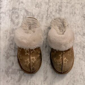UGG Kids' Star Design Tan Slippers